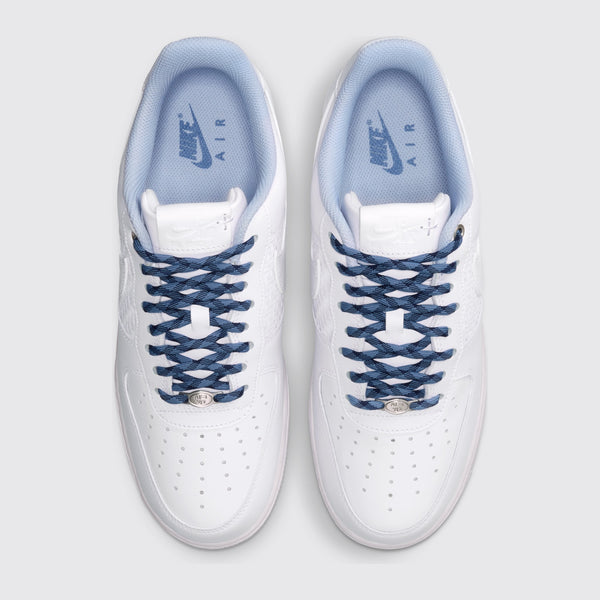 Nike Air Force 1 '07 LV8 White Metallic Silver zapatilla – vista superior del par