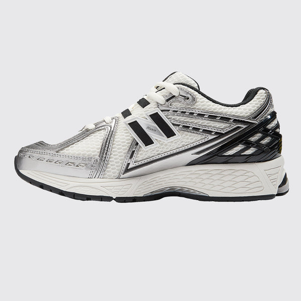 New Balance 1906R Silver Metallic Black Sneaker – Seitenansicht