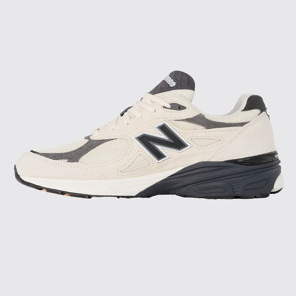 New Balance 990v3 Made in USA Beige Sneaker – Seitenansicht