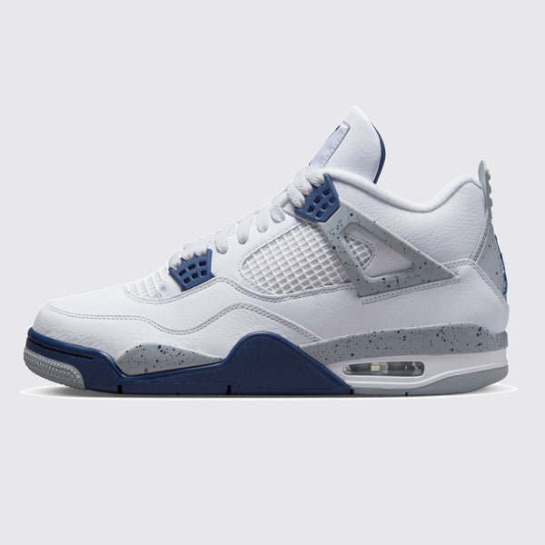 Air Jordan 4 Midnight Navy sneaker – side view