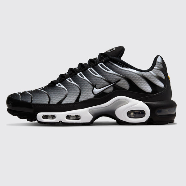 Nike Air Max Plus Black Metallic Silver White zapatilla – vista lateral