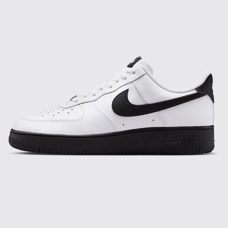 Nike Air Force 1 '07 White Black sneaker – side view
