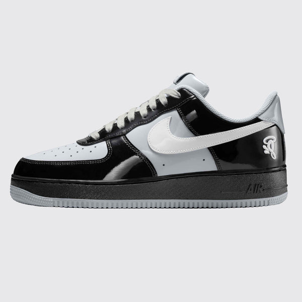 Central Cee x Nike Air Force 1 '07 Black Light Smoke Grey zapatilla – vista lateral
