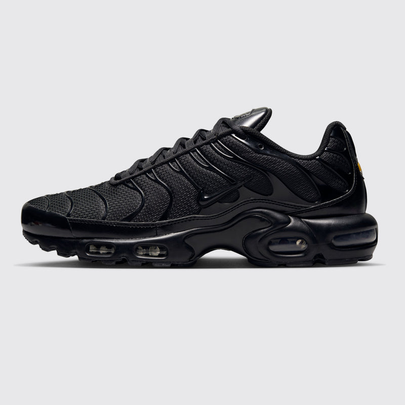 Nike Air Max Plus Triple Black sneaker – side view