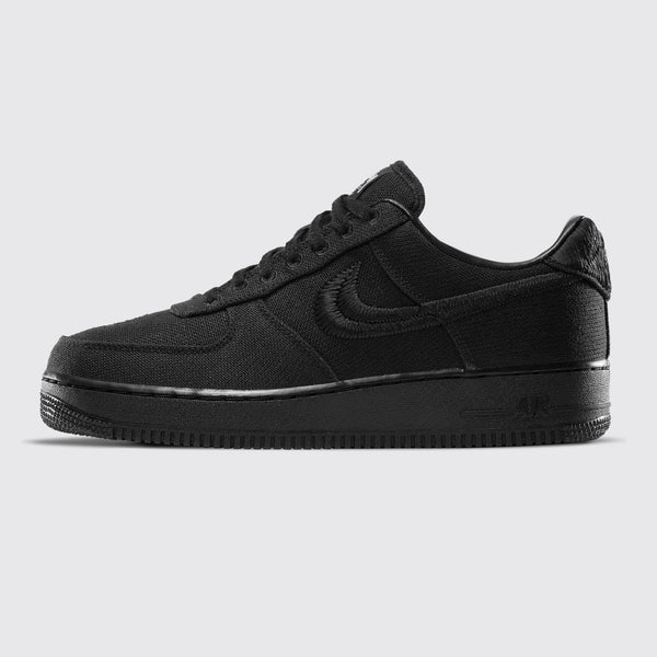 Stüssy x Nike Air Force 1 Low Triple Black sneaker – side view