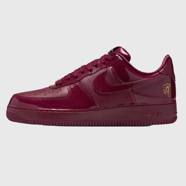 Central Cee x Nike Air Force 1 '07 Dark Beetroot zapatilla – vista lateral