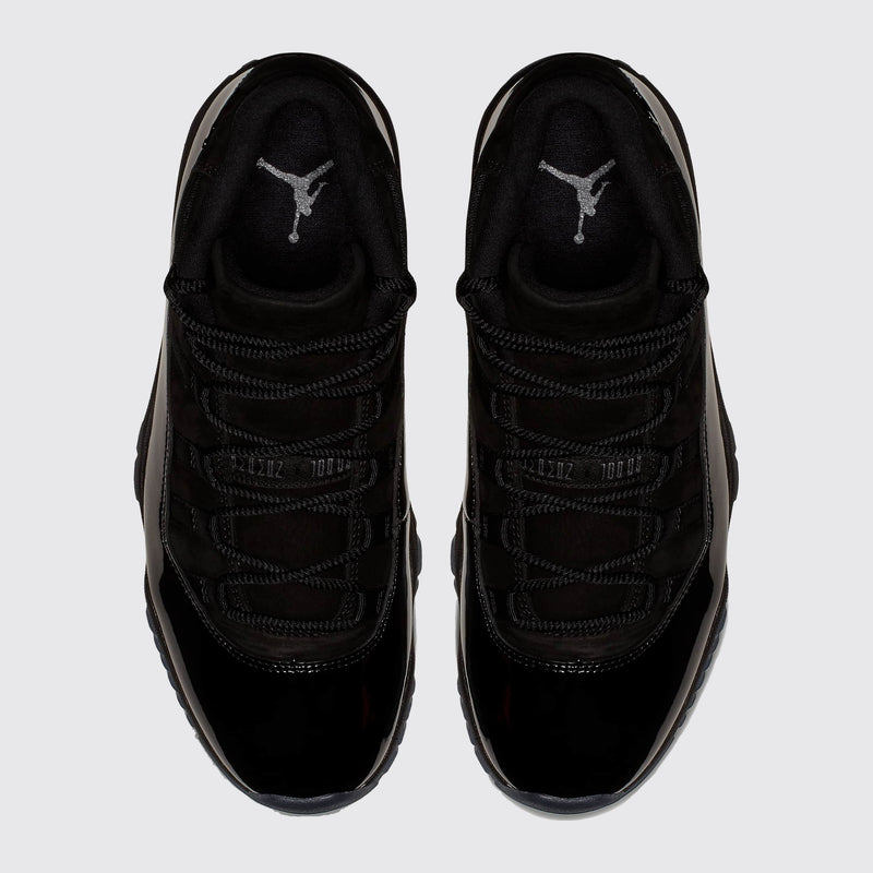 Air Jordan 11 Cap and Gown Sneaker – Draufsicht des Paares