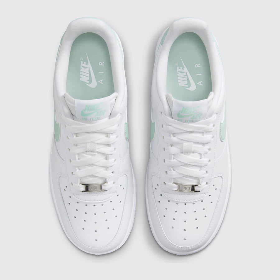 Nike Air Force 1 '07 Jade Ice Femme basket – vue de dessus de la paire