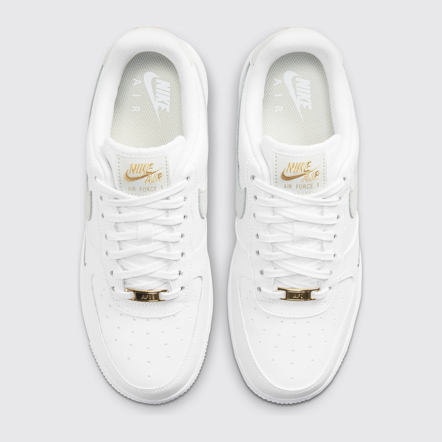 Nike Air Force 1 '07 Essential White Light Silver Damen Sneaker – Draufsicht des Paares