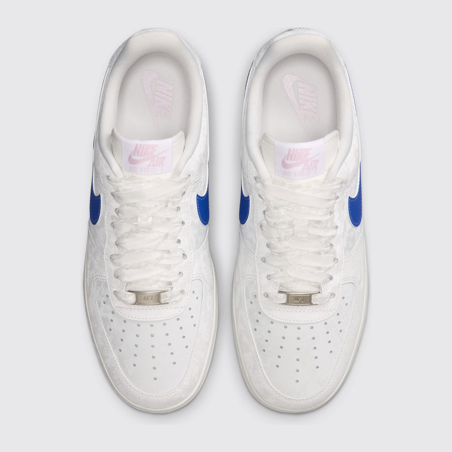 Nike Air Force 1 '07 LV8 Summit White Old Royal de Mujer zapatilla – vista superior del par