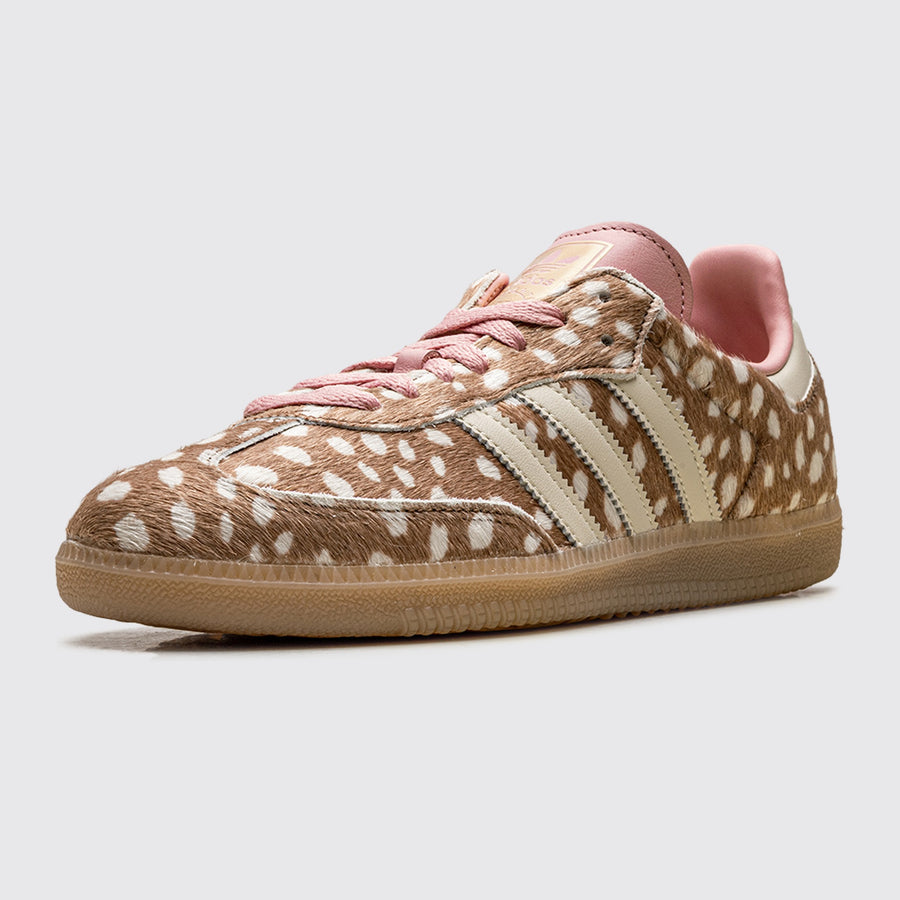 Adidas Samba OG Brown Desert Warm Vanilla de Mujer zapatilla – vista frontal tres cuartos