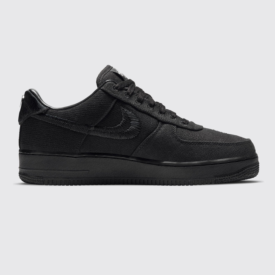 Stüssy x Nike Air Force 1 Low Triple Black Sneaker – andere Seite
