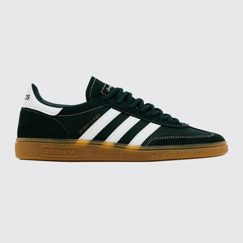 Sporty & Rich x Adidas Handball Spezial Dark Green zapatilla – vista frontal tres cuartos
