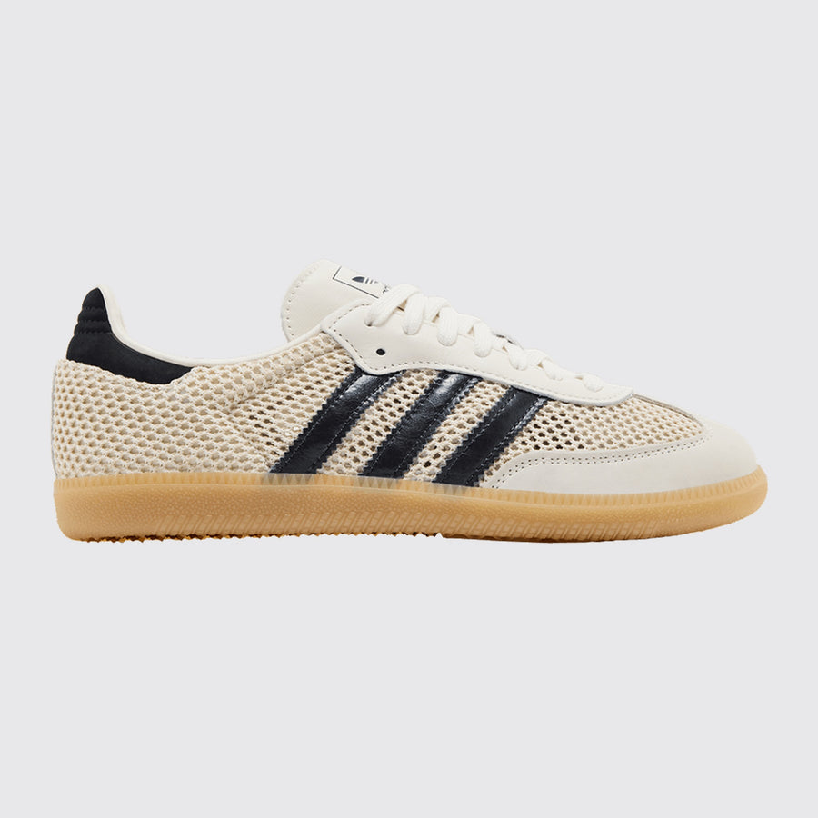 Adidas Samba OG Off White Carbon Gold de Mulher sapatilha – vista frontal a três quartos