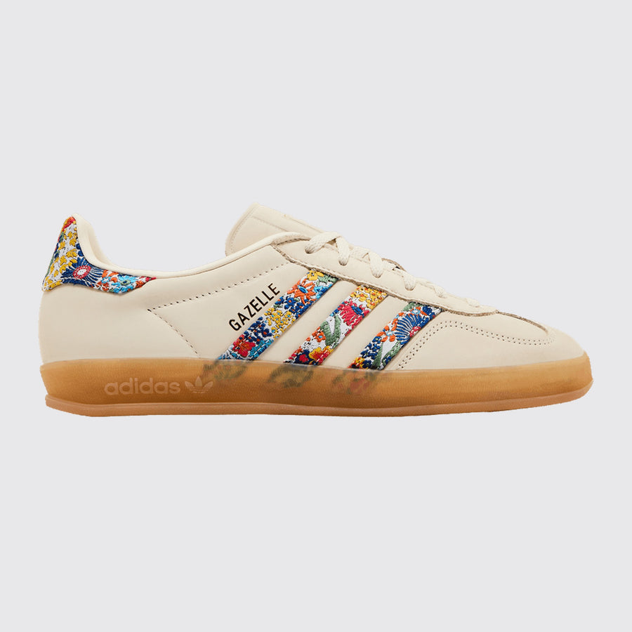 Liberty London x Adidas Gazelle Indoor Floral Off White de Mujer zapatilla – vista frontal tres cuartos