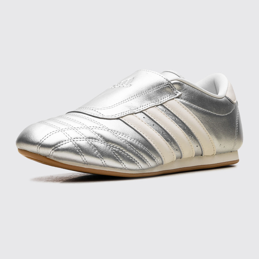 Adidas Taekwondo Silver Metallic Off White Damen Sneaker – Dreiviertel-Vorderansicht