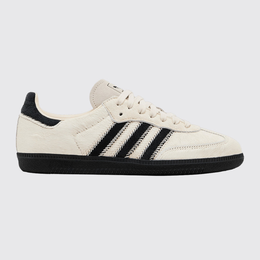 Adidas Samba OG Pony Hair Wonder White de Mujer zapatilla – vista frontal tres cuartos