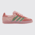 Adidas Gazelle Indoor Pink Spark Preloved Green de Mujer zapatilla – vista frontal tres cuartos