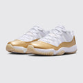 Air Jordan 11 Low Mother's Day Femme basket – vue trois-quarts de la paire