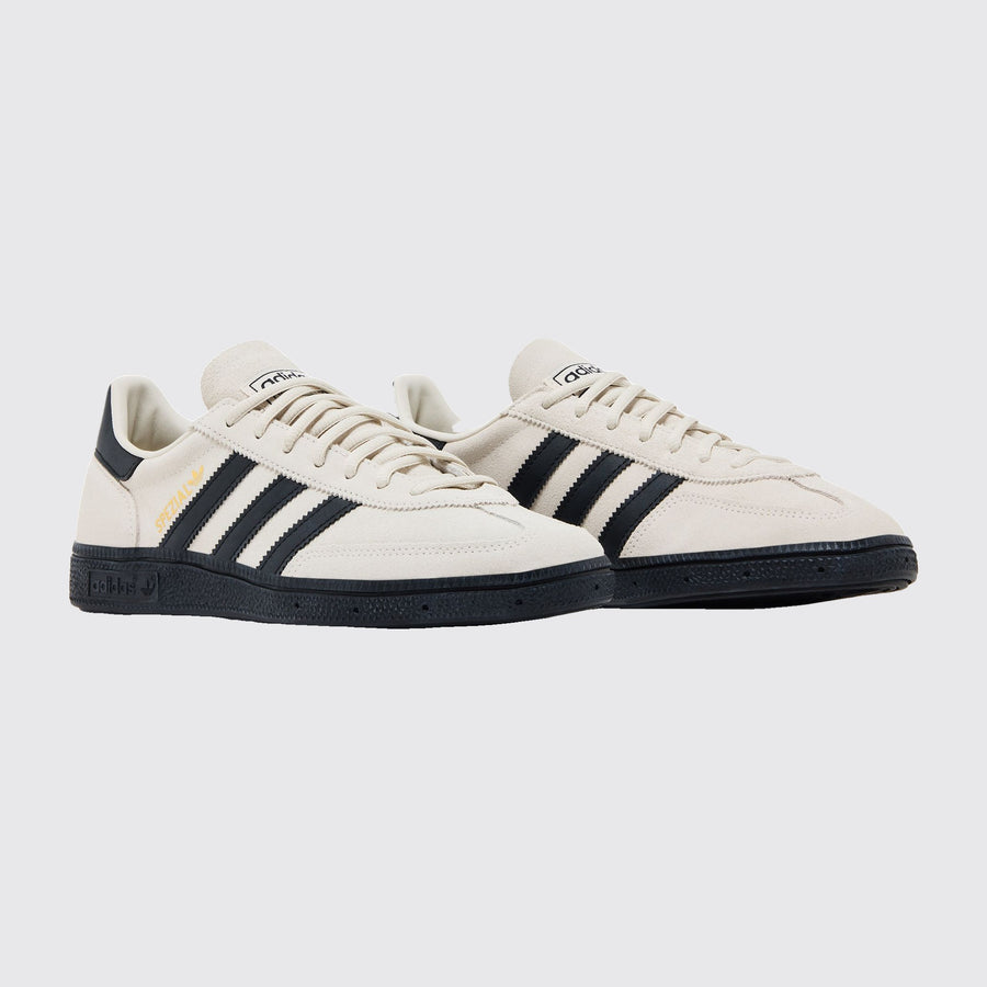 Adidas Handball Spezial Aluminium Core Black Gold sapatilha – vista a três quartos do par
