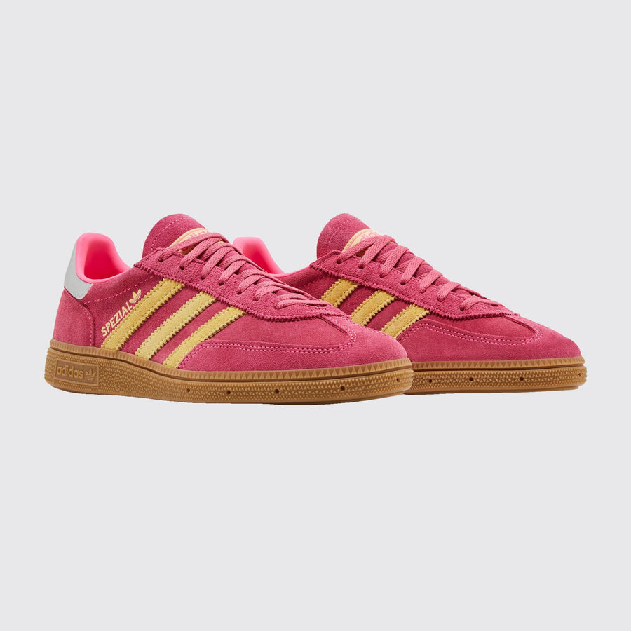 Adidas Handball Spezial Lucid Pink Almost Yellow Femme basket – vue trois-quarts de la paire