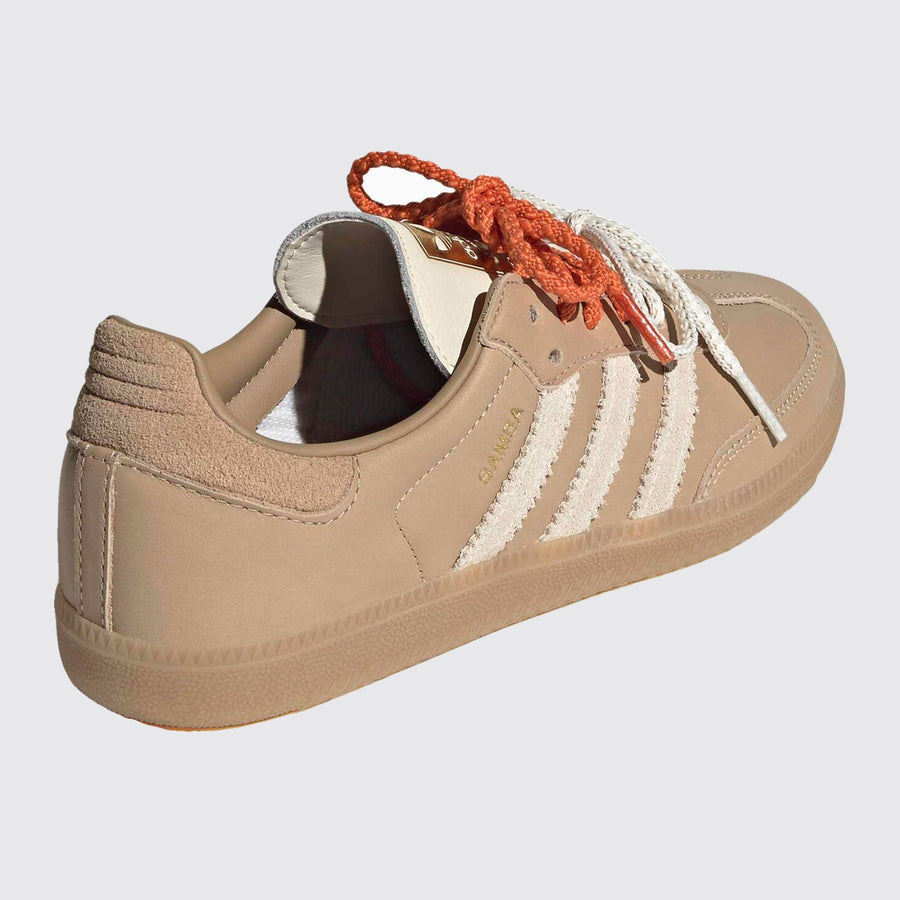 Adidas Samba OG Magic Beige Cream White de Mujer zapatilla – vista frontal tres cuartos