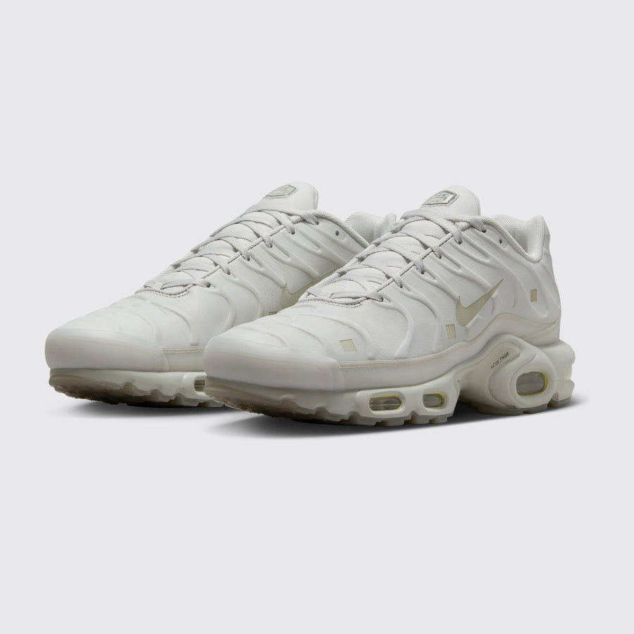 A-COLD-WALL* x Nike Air Max Plus Platinum Tint sapatilha – vista a três quartos do par