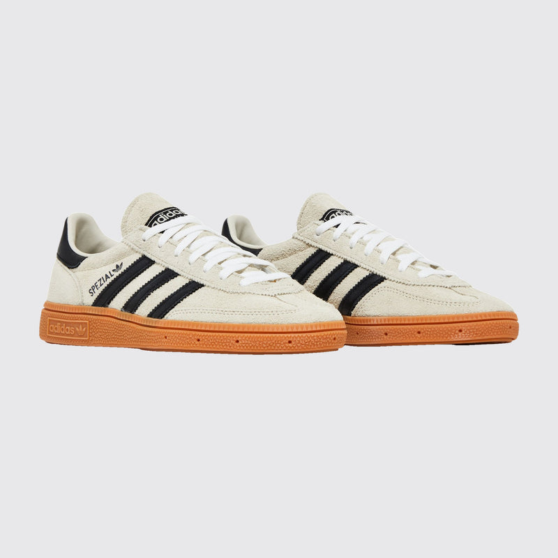 Adidas Handball Spezial Aluminium Core Black Femme basket – vue trois-quarts de la paire