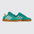 Sporty & Rich x Adidas Handball Spezial Green Gum basket – vue trois-quarts de la paire