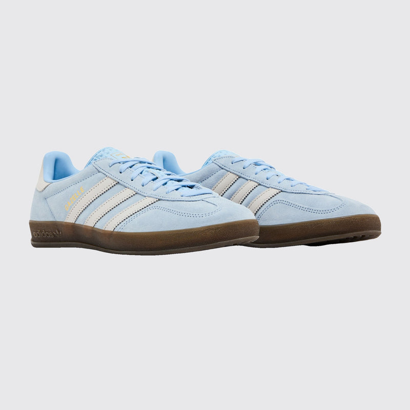 Adidas Gazelle Indoor Clear Sky Gum Damen Sneaker – Dreiviertelansicht des Paares