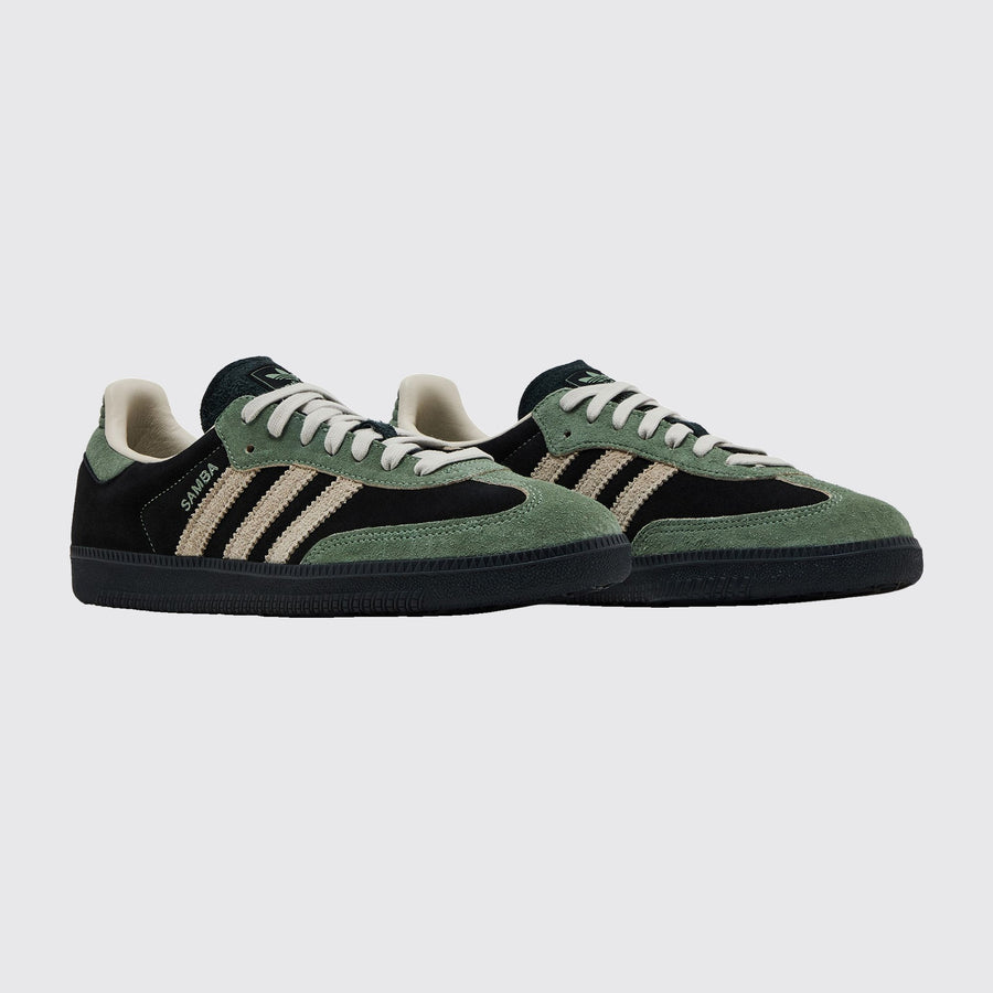 Adidas Samba OG Black Silver Green de Mujer zapatilla – vista tres cuartos del par