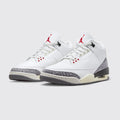 Air Jordan 3 White Cement Reimagined Sneaker – Dreiviertelansicht des Paares