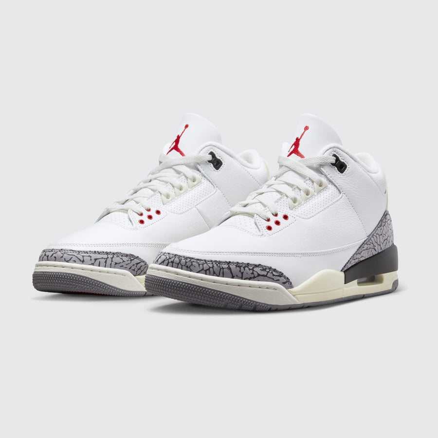 Air Jordan 3 White Cement Reimagined Sneaker – Dreiviertelansicht des Paares