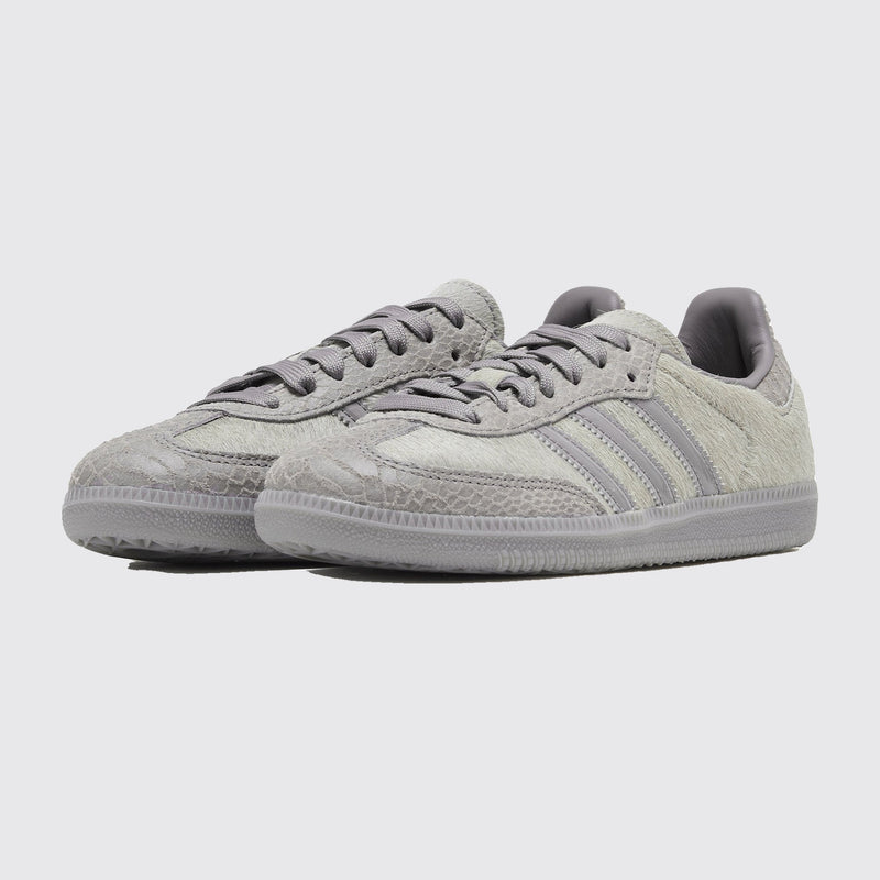 Adidas Samba OG Taupe Oxide Gold Damen Sneaker – Dreiviertelansicht des Paares