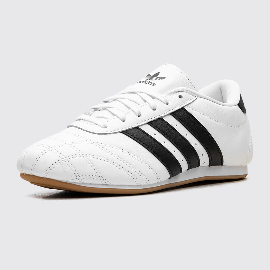 Adidas Taekwondo Lace Cloud White Core Black de Mulher sapatilha – vista frontal a três quartos