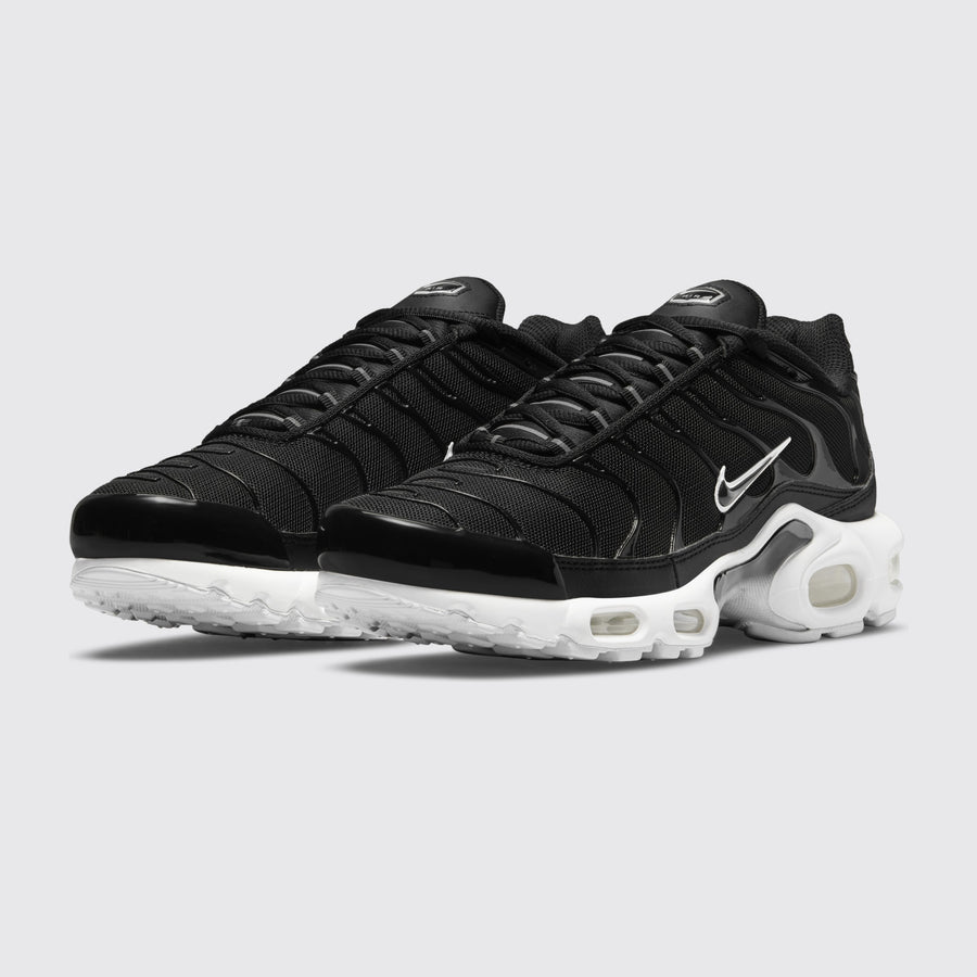 Women's Nike Air Max Plus Black White sneaker – three-quarter view of the pair