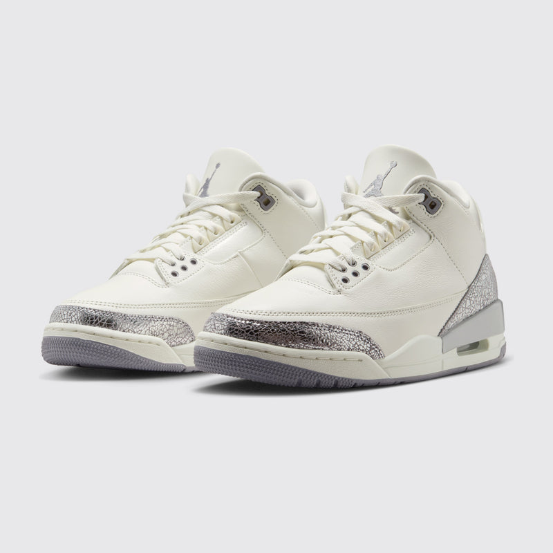 Air Jordan 3 Sail Metallic Silver de Mujer zapatilla – vista tres cuartos del par