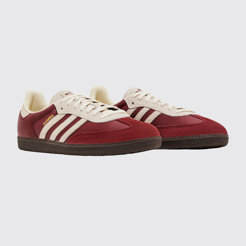 Adidas Samba OG Preloved Ruby Cream zapatilla – vista tres cuartos del par