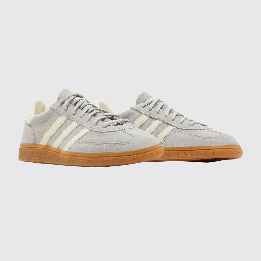 Adidas Handball Spezial Grey Two Cream White sneaker – three-quarter view of the pair