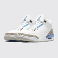Air Jordan 3 UNC zapatilla – vista tres cuartos del par
