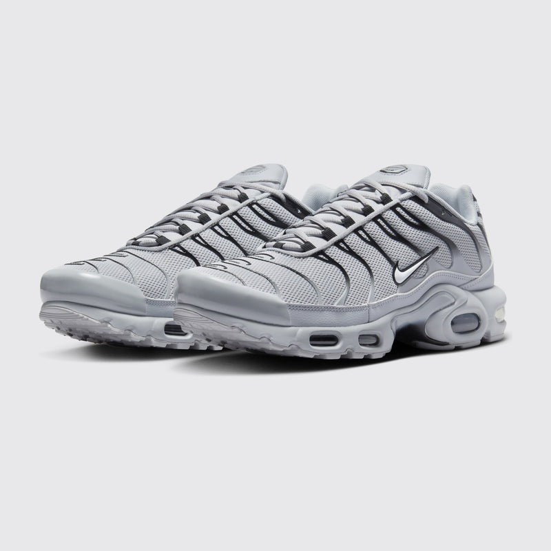 Nike Air Max Plus Wolf Grey zapatilla – vista tres cuartos del par