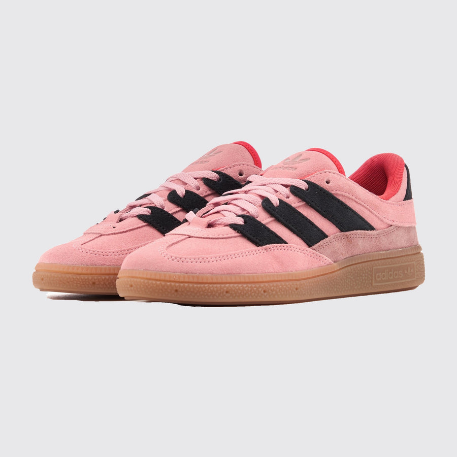 Adidas Handball Spezial ST Pink Black Femme basket – vue trois-quarts de la paire