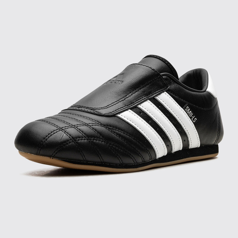 Adidas Taekwondo Core Black Cloud White de Mulher sapatilha – vista frontal a três quartos