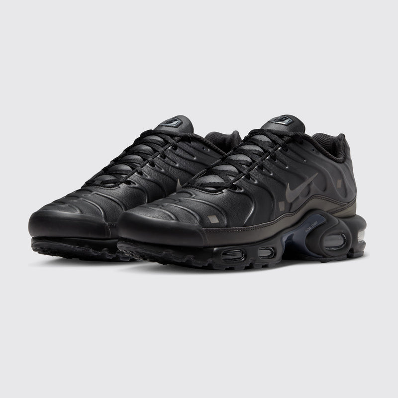 A-COLD-WALL* x Nike Air Max Plus Black sneaker – three-quarter view of the pair