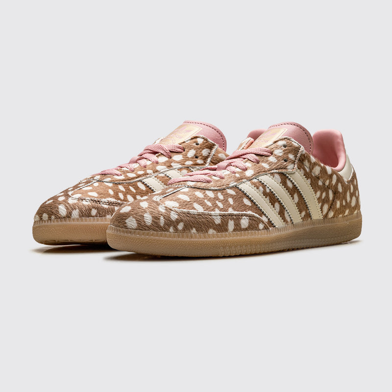 Adidas Samba OG Brown Desert Warm Vanilla de Mujer zapatilla – vista tres cuartos del par