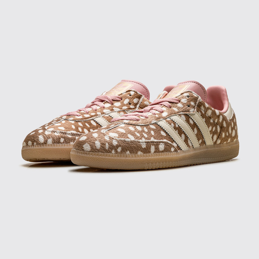 Adidas Samba OG Brown Desert Warm Vanilla de Mujer zapatilla – vista tres cuartos del par