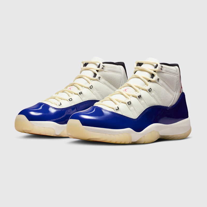 Air Jordan 11 Rare Air zapatilla – vista tres cuartos del par