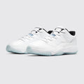 Air Jordan 11 Low Legend Blue basket – vue trois-quarts de la paire