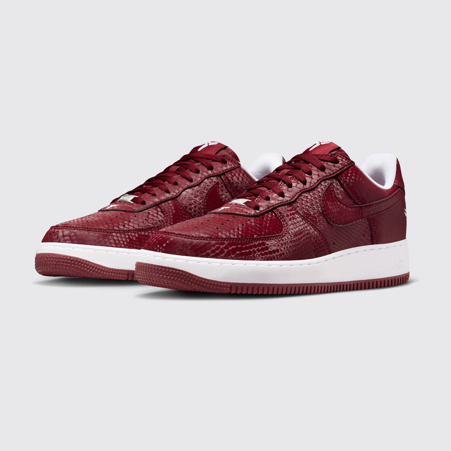 Kobe x Nike Air Force 1 Low Lower Merion Away sapatilha – vista a três quartos do par