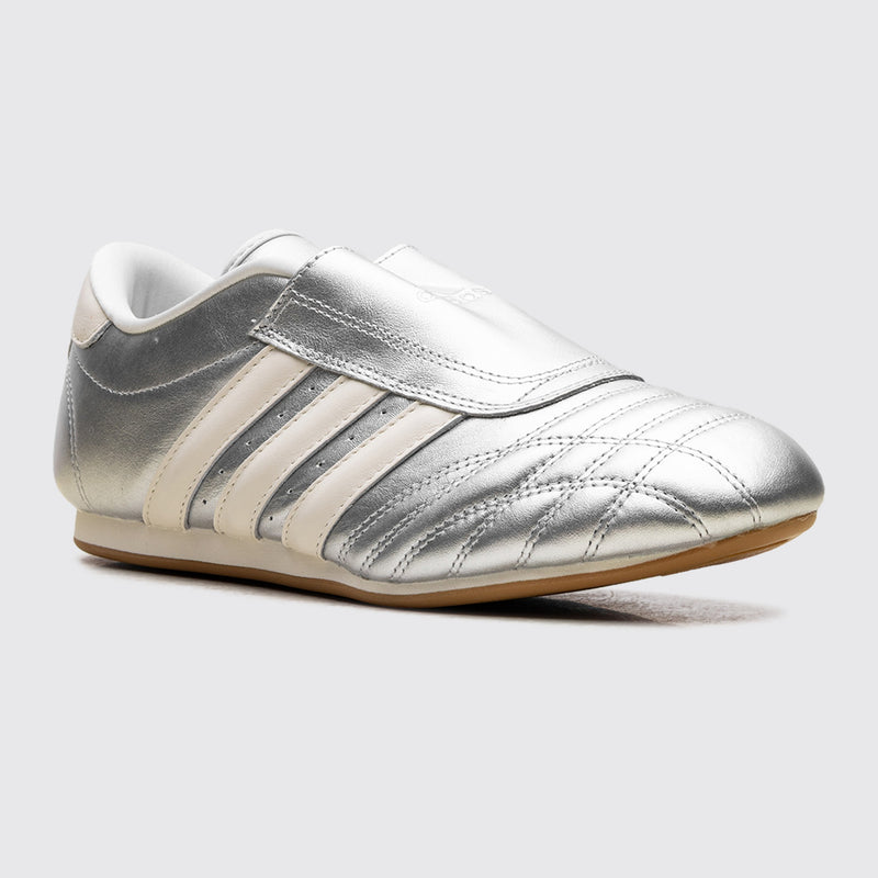 Adidas Taekwondo Silver Metallic Off White Damen Sneaker – Dreiviertel-Vorderansicht
